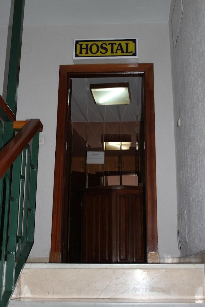 Hostal Andalucia Альмуньєкар Екстер'єр фото